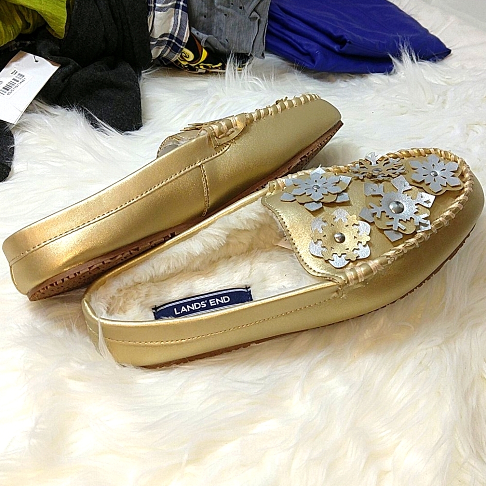 NWOT Land's End Gold Snowflake Clug Slippers